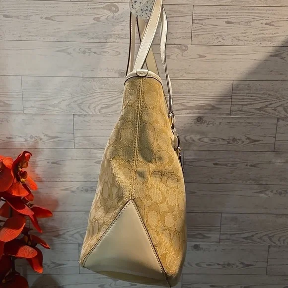 Coach F58282 Outline Signature Zip Top Cream Tote Bag - Picture 3 of 13